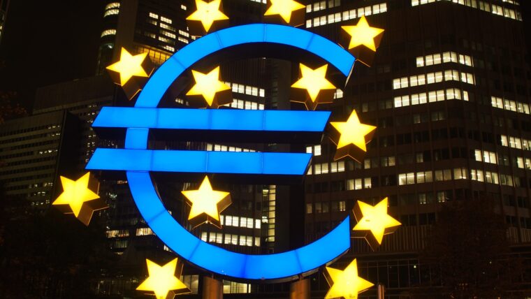 European shares fall amid US inflation data release