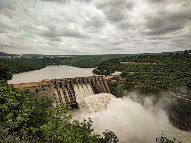 Mozambique’s mega dam to displace many